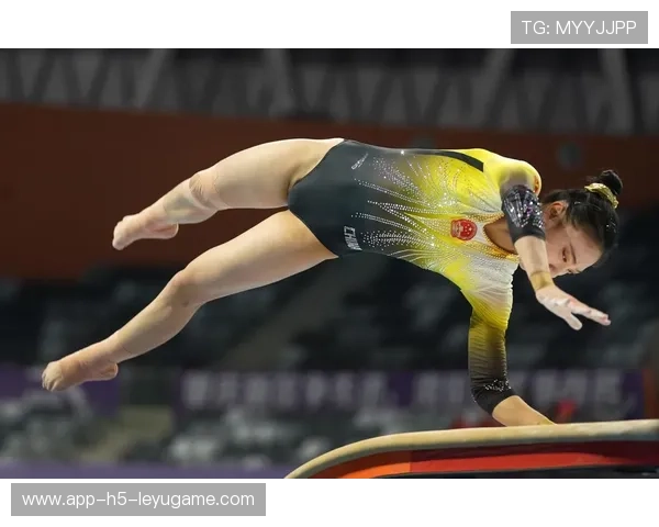 体操跳马起跳爆发惊人，落地稳如泰山